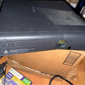 Xbox 360 250GB Kinect in the original box